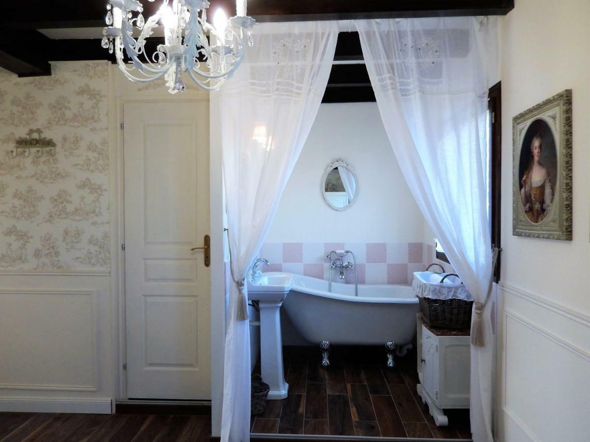 Bed and Breakfast La Cordonnerie de Réau Esterno foto